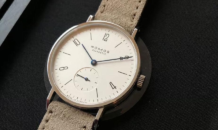 Nomos Tangente ساعتی الهام گرفته از سبک باهاوس 